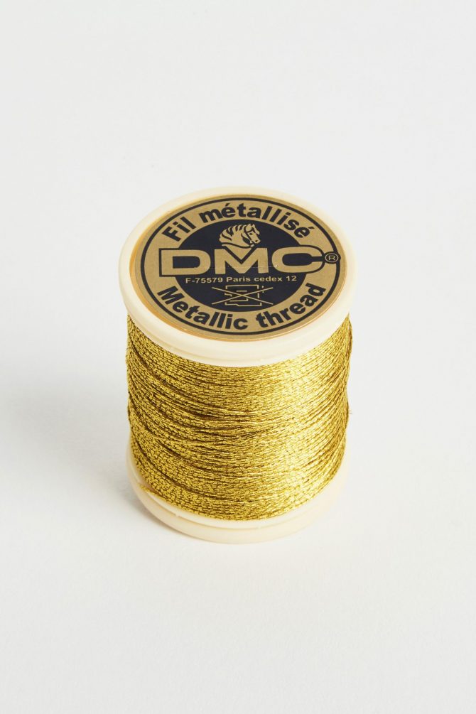 hilo metalizado oro DMC