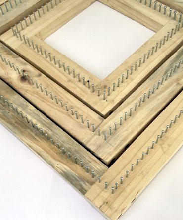 Telar Cuadrado con Clavos