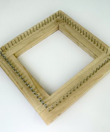 Telar Cuadrado con Clavos1